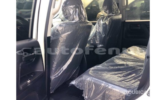 Acheter Import Voiture Toyota Land Cruiser Blanc à Import - Dubai, Marquesas Acheter Import Voiture Toyota Land Cruiser Blanc à Import - Dubai, Marquesas