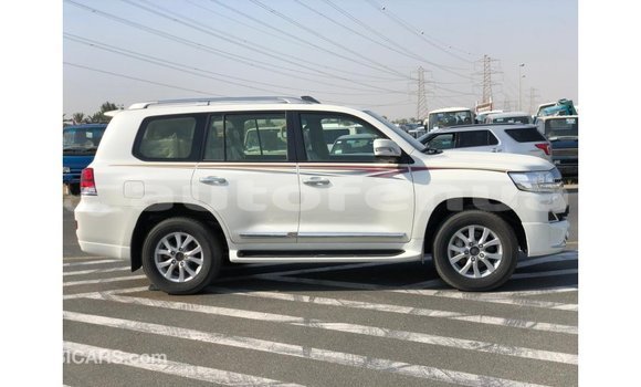 Acheter Import Voiture Toyota Land Cruiser Blanc à Import - Dubai, Marquesas Acheter Import Voiture Toyota Land Cruiser Blanc à Import - Dubai, Marquesas