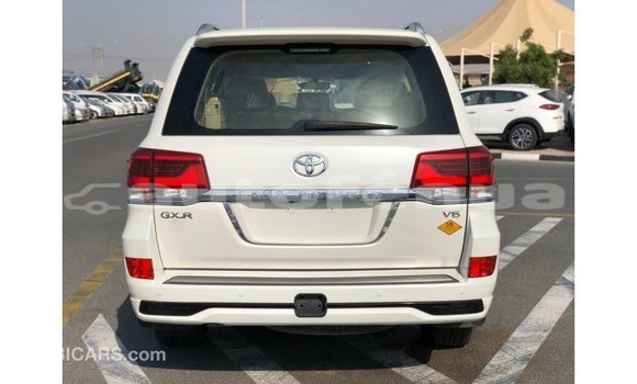 Acheter Import Voiture Toyota Land Cruiser Blanc à Import - Dubai, Marquesas Acheter Import Voiture Toyota Land Cruiser Blanc à Import - Dubai, Marquesas
