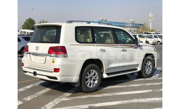 Acheter Import Voiture Toyota Land Cruiser Blanc à Import - Dubai, Marquesas Acheter Import Voiture Toyota Land Cruiser Blanc à Import - Dubai, Marquesas