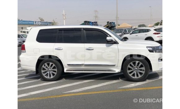 Acheter Import Voiture Toyota Land Cruiser Blanc à Import - Dubai, Marquesas Acheter Import Voiture Toyota Land Cruiser Blanc à Import - Dubai, Marquesas