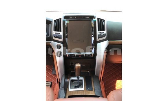 Acheter Import Voiture Toyota Land Cruiser Blanc à Import - Dubai, Marquesas Acheter Import Voiture Toyota Land Cruiser Blanc à Import - Dubai, Marquesas