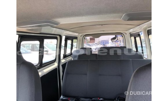 Acheter Import Voiture Toyota Hiace Blanc à Import - Dubai, Marquesas Acheter Import Voiture Toyota Hiace Blanc à Import - Dubai, Marquesas