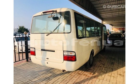 Acheter Import Voiture Toyota Coaster Blanc à Import - Dubai, Marquesas Acheter Import Voiture Toyota Coaster Blanc à Import - Dubai, Marquesas