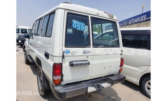Buy Import Toyota Land Cruiser White Car in Import - Dubai in Marquesas Buy Import Toyota Land Cruiser White Car in Import - Dubai in Marquesas