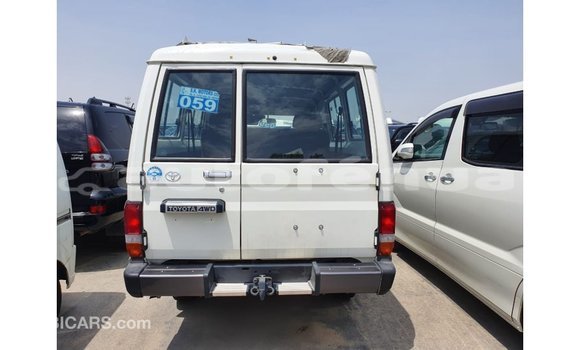 Buy Import Toyota Land Cruiser White Car in Import - Dubai in Marquesas Buy Import Toyota Land Cruiser White Car in Import - Dubai in Marquesas