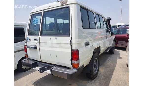 Buy Import Toyota Land Cruiser White Car in Import - Dubai in Marquesas Buy Import Toyota Land Cruiser White Car in Import - Dubai in Marquesas