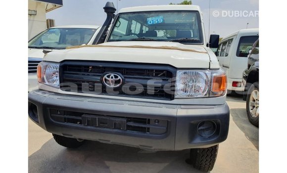 Buy Import Toyota Land Cruiser White Car in Import - Dubai in Marquesas Buy Import Toyota Land Cruiser White Car in Import - Dubai in Marquesas