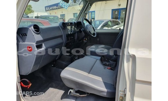 Buy Import Toyota Land Cruiser White Car in Import - Dubai in Marquesas Buy Import Toyota Land Cruiser White Car in Import - Dubai in Marquesas