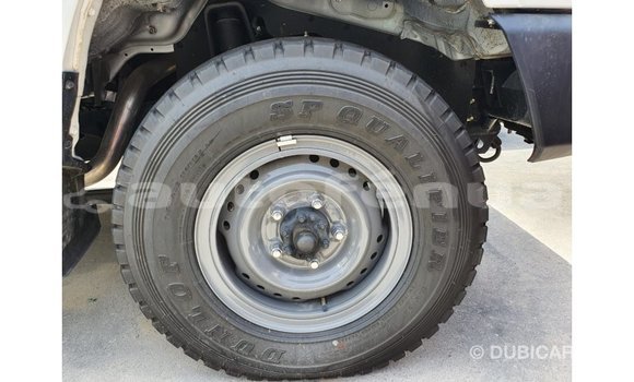 Buy Import Toyota Land Cruiser White Car in Import - Dubai in Marquesas Buy Import Toyota Land Cruiser White Car in Import - Dubai in Marquesas