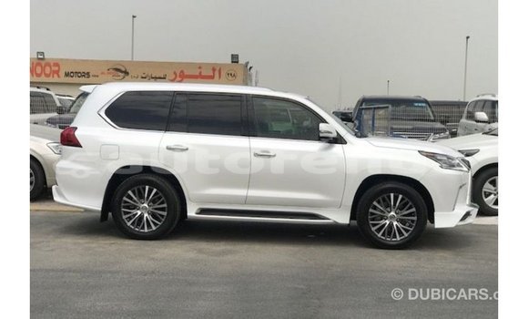 Acheter Import Voiture Lexus LX Blanc à Import - Dubai, Marquesas Acheter Import Voiture Lexus LX Blanc à Import - Dubai, Marquesas