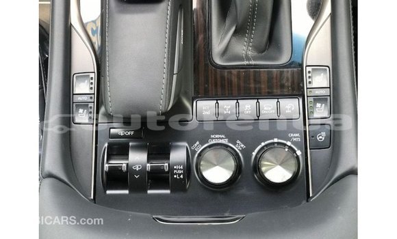 Acheter Import Voiture Lexus LX Blanc à Import - Dubai, Marquesas Acheter Import Voiture Lexus LX Blanc à Import - Dubai, Marquesas