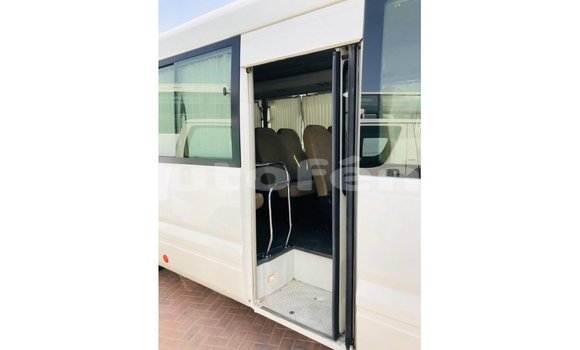 Acheter Import Voiture Toyota Coaster Blanc à Import - Dubai, Marquesas Acheter Import Voiture Toyota Coaster Blanc à Import - Dubai, Marquesas