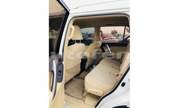 Acheter Import Voiture Toyota Prado Blanc à Import - Dubai, Marquesas Acheter Import Voiture Toyota Prado Blanc à Import - Dubai, Marquesas