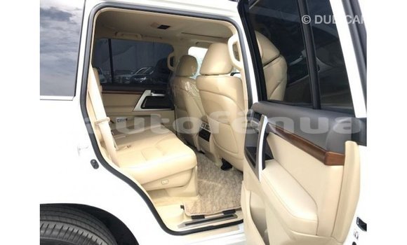 Acheter Import Voiture Toyota Land Cruiser Blanc à Import - Dubai, Marquesas Acheter Import Voiture Toyota Land Cruiser Blanc à Import - Dubai, Marquesas