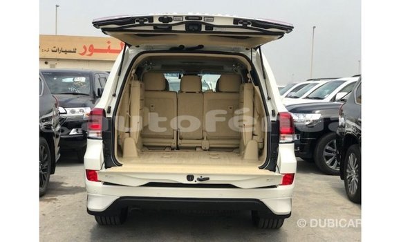 Acheter Import Voiture Toyota Land Cruiser Blanc à Import - Dubai, Marquesas Acheter Import Voiture Toyota Land Cruiser Blanc à Import - Dubai, Marquesas