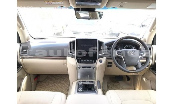 Acheter Import Voiture Toyota Land Cruiser Blanc à Import - Dubai, Marquesas Acheter Import Voiture Toyota Land Cruiser Blanc à Import - Dubai, Marquesas