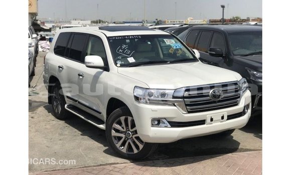 Acheter Import Voiture Toyota Land Cruiser Blanc à Import - Dubai, Marquesas Acheter Import Voiture Toyota Land Cruiser Blanc à Import - Dubai, Marquesas