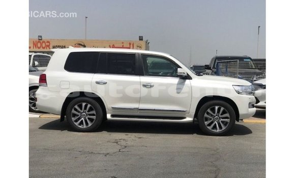 Acheter Import Voiture Toyota Land Cruiser Blanc à Import - Dubai, Marquesas Acheter Import Voiture Toyota Land Cruiser Blanc à Import - Dubai, Marquesas