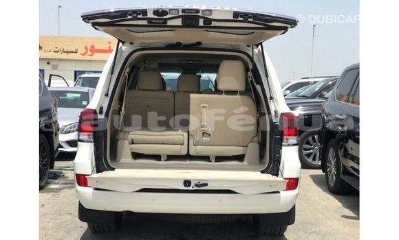 Acheter Import Voiture Toyota Land Cruiser Blanc à Import - Dubai, Marquesas Acheter Import Voiture Toyota Land Cruiser Blanc à Import - Dubai, Marquesas