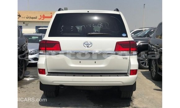 Acheter Import Voiture Toyota Land Cruiser Blanc à Import - Dubai, Marquesas Acheter Import Voiture Toyota Land Cruiser Blanc à Import - Dubai, Marquesas