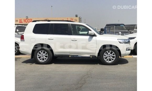 Acheter Import Voiture Toyota Land Cruiser Blanc à Import - Dubai, Marquesas Acheter Import Voiture Toyota Land Cruiser Blanc à Import - Dubai, Marquesas