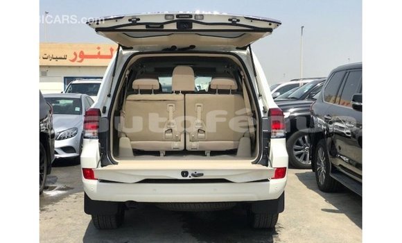 Acheter Import Voiture Toyota Land Cruiser Blanc à Import - Dubai, Marquesas Acheter Import Voiture Toyota Land Cruiser Blanc à Import - Dubai, Marquesas