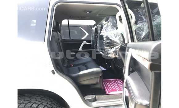 Buy Import Toyota Land Cruiser White Car in Import - Dubai in Marquesas Buy Import Toyota Land Cruiser White Car in Import - Dubai in Marquesas