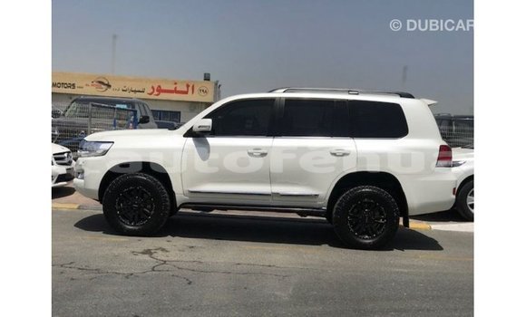 Buy Import Toyota Land Cruiser White Car in Import - Dubai in Marquesas Buy Import Toyota Land Cruiser White Car in Import - Dubai in Marquesas