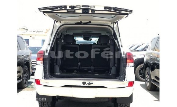 Buy Import Toyota Land Cruiser White Car in Import - Dubai in Marquesas Buy Import Toyota Land Cruiser White Car in Import - Dubai in Marquesas