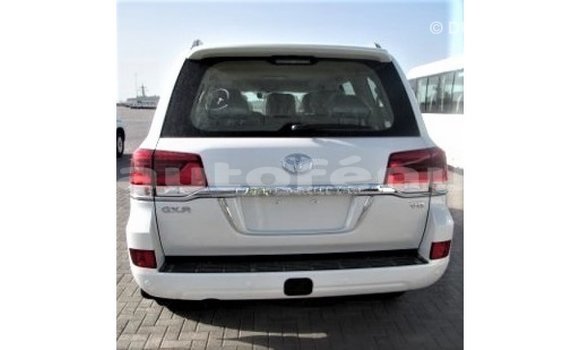 Acheter Import Voiture Toyota Land Cruiser Blanc à Import - Dubai, Marquesas Acheter Import Voiture Toyota Land Cruiser Blanc à Import - Dubai, Marquesas