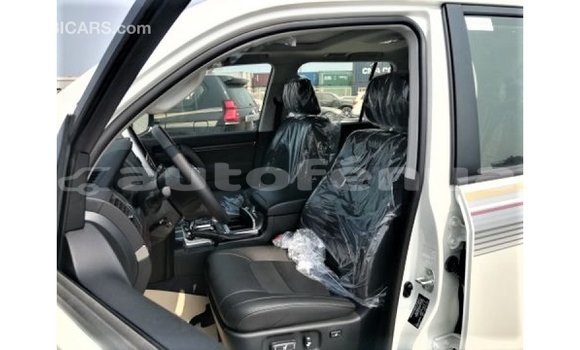 Acheter Import Voiture Toyota Land Cruiser Blanc à Import - Dubai, Marquesas Acheter Import Voiture Toyota Land Cruiser Blanc à Import - Dubai, Marquesas