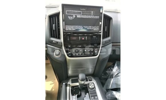 Acheter Import Voiture Toyota Land Cruiser Blanc à Import - Dubai, Marquesas Acheter Import Voiture Toyota Land Cruiser Blanc à Import - Dubai, Marquesas