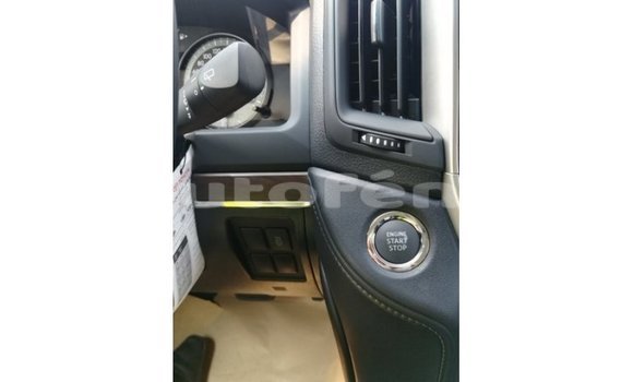 Acheter Import Voiture Toyota Land Cruiser Blanc à Import - Dubai, Marquesas Acheter Import Voiture Toyota Land Cruiser Blanc à Import - Dubai, Marquesas