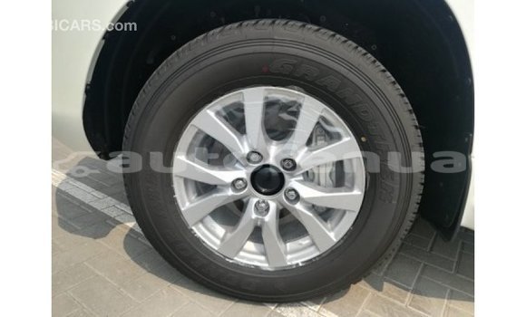 Acheter Import Voiture Toyota Land Cruiser Blanc à Import - Dubai, Marquesas Acheter Import Voiture Toyota Land Cruiser Blanc à Import - Dubai, Marquesas