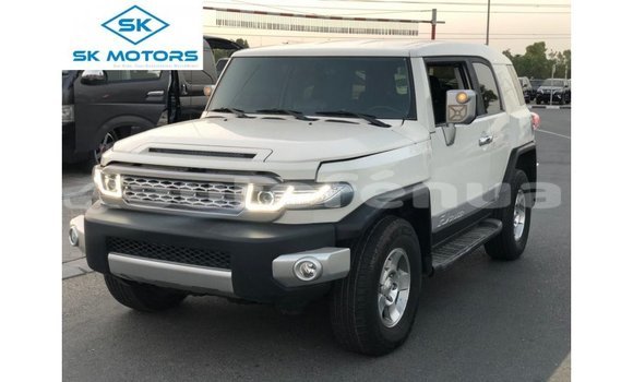 Acheter Import Voiture Toyota FJ Cruiser Blanc à Import - Dubai, Marquesas Acheter Import Voiture Toyota FJ Cruiser Blanc à Import - Dubai, Marquesas