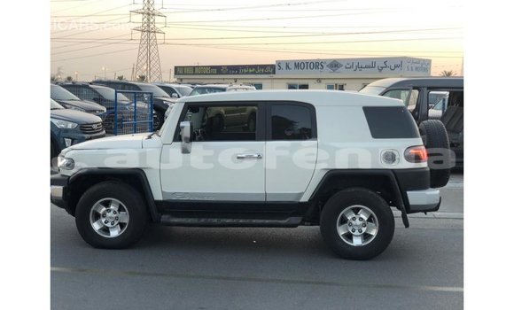 Acheter Import Voiture Toyota FJ Cruiser Blanc à Import - Dubai, Marquesas Acheter Import Voiture Toyota FJ Cruiser Blanc à Import - Dubai, Marquesas