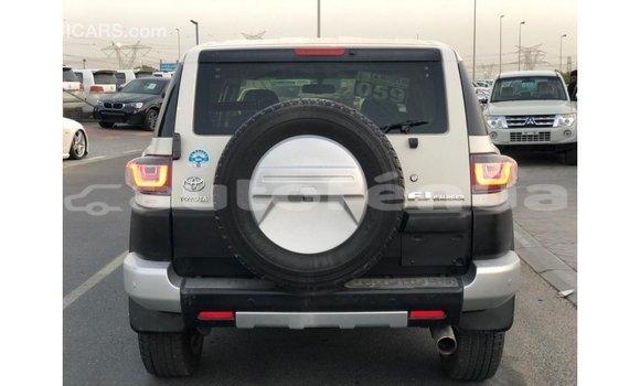Acheter Import Voiture Toyota FJ Cruiser Blanc à Import - Dubai, Marquesas Acheter Import Voiture Toyota FJ Cruiser Blanc à Import - Dubai, Marquesas