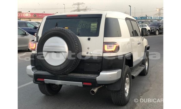 Acheter Import Voiture Toyota FJ Cruiser Blanc à Import - Dubai, Marquesas Acheter Import Voiture Toyota FJ Cruiser Blanc à Import - Dubai, Marquesas