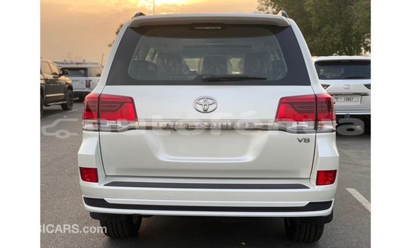 Acheter Import Voiture Toyota Land Cruiser Blanc à Import - Dubai, Marquesas Acheter Import Voiture Toyota Land Cruiser Blanc à Import - Dubai, Marquesas