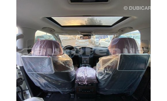 Acheter Import Voiture Toyota Land Cruiser Blanc à Import - Dubai, Marquesas Acheter Import Voiture Toyota Land Cruiser Blanc à Import - Dubai, Marquesas