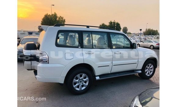 Acheter Import Voiture Mitsubishi Pajero Blanc à Import - Dubai, Marquesas Acheter Import Voiture Mitsubishi Pajero Blanc à Import - Dubai, Marquesas