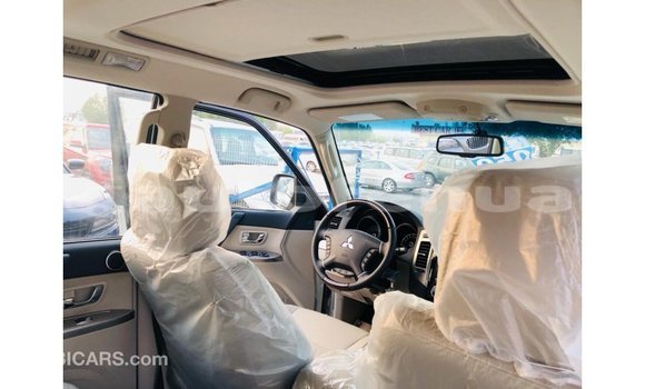 Acheter Import Voiture Mitsubishi Pajero Blanc à Import - Dubai, Marquesas Acheter Import Voiture Mitsubishi Pajero Blanc à Import - Dubai, Marquesas