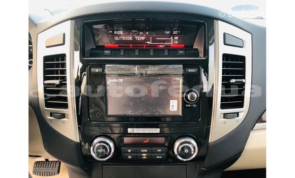 Acheter Import Voiture Mitsubishi Pajero Blanc à Import - Dubai, Marquesas Acheter Import Voiture Mitsubishi Pajero Blanc à Import - Dubai, Marquesas