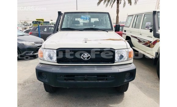 Acheter Import Voiture Toyota Land Cruiser Blanc à Import - Dubai, Marquesas Acheter Import Voiture Toyota Land Cruiser Blanc à Import - Dubai, Marquesas