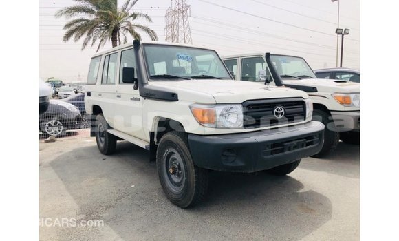 Acheter Import Voiture Toyota Land Cruiser Blanc à Import - Dubai, Marquesas Acheter Import Voiture Toyota Land Cruiser Blanc à Import - Dubai, Marquesas