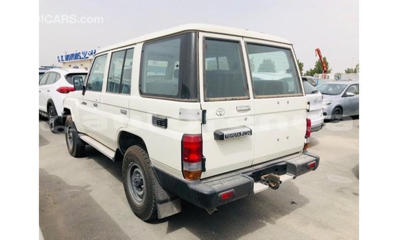 Acheter Import Voiture Toyota Land Cruiser Blanc à Import - Dubai, Marquesas Acheter Import Voiture Toyota Land Cruiser Blanc à Import - Dubai, Marquesas