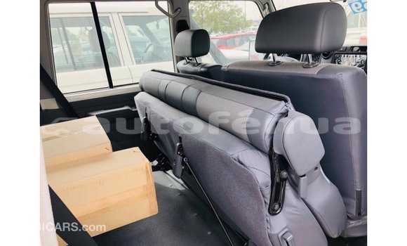 Acheter Import Voiture Toyota Land Cruiser Blanc à Import - Dubai, Marquesas Acheter Import Voiture Toyota Land Cruiser Blanc à Import - Dubai, Marquesas