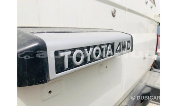Acheter Import Voiture Toyota Land Cruiser Blanc à Import - Dubai, Marquesas Acheter Import Voiture Toyota Land Cruiser Blanc à Import - Dubai, Marquesas