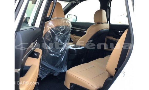 Acheter Import Voiture Kia Carens Blanc à Import - Dubai, Marquesas Acheter Import Voiture Kia Carens Blanc à Import - Dubai, Marquesas